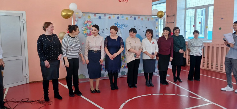Концертно-конкурсная программа для девочек и женщин школы.